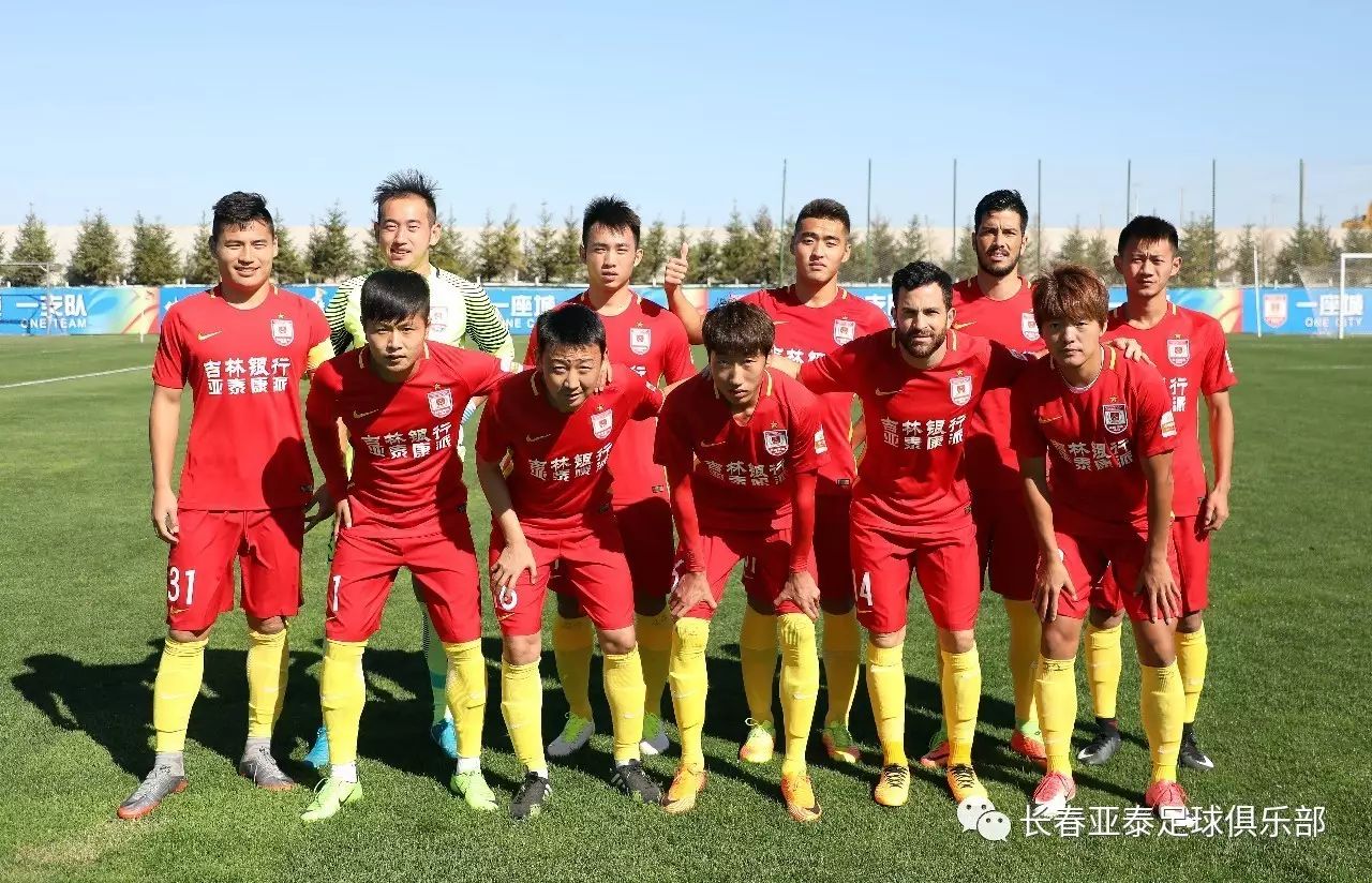 曼联冲击欧冠资格压力巨大（曼联争夺欧冠席位压力沉重）