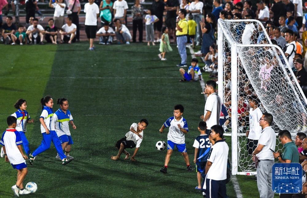足坛狂欢一夜！欧冠7冠王3-2大逆转登顶意甲，红魔4-1大胜中资球队升第6（今夜足坛沸腾：欧冠七冠王3-2逆转登顶意甲，红魔4-1大胜中资俱乐部升至第6）